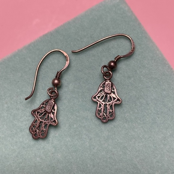💛 Vintage Silver Hamsa Hand Earrings - Picture 3 of 5